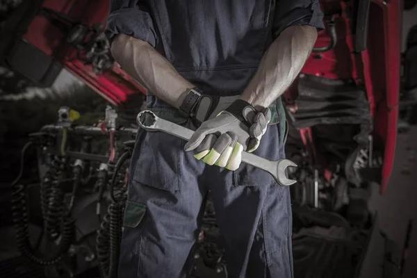 Emergency Semi Truck Repair Jackson Available 24/7
