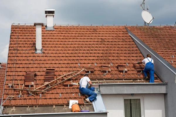 Hire Experienced Roof Replacement Contractors in the Capital Region